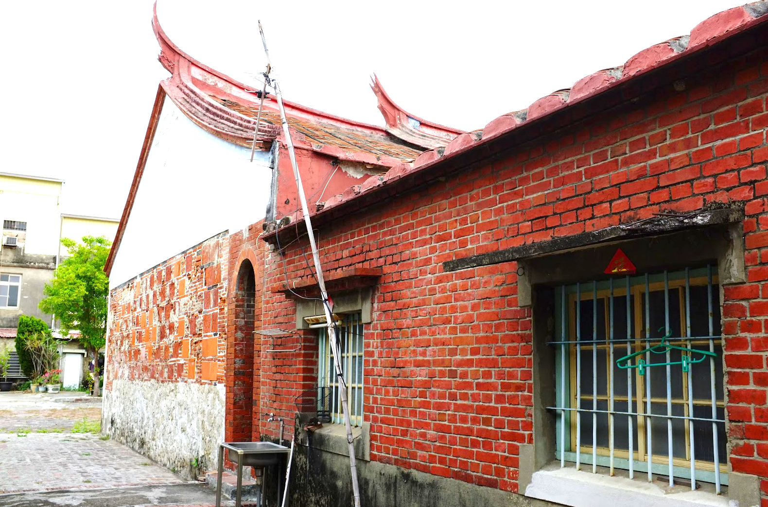 【學術研討】成大與南藝大學者現勘：探討全臺罕見「斑紋磚」與地方窯業歷史